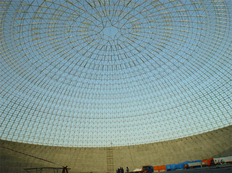 電廠(chǎng)水庫(kù)網(wǎng)架屬于大型網(wǎng)架，對(duì)安全性要求比較高